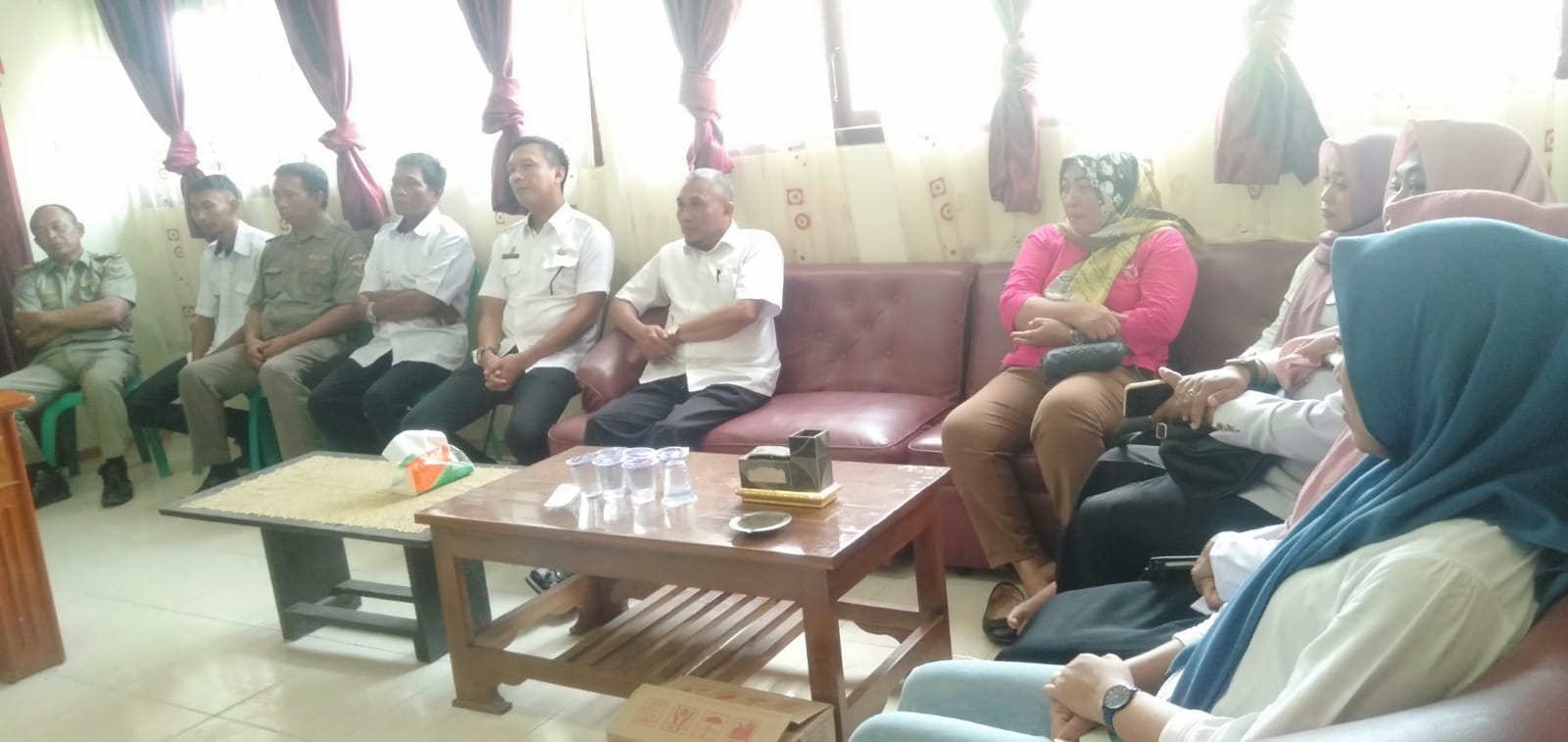 Rapat Stah PERDANA Dalam Kepemimpinan Camat Baru Bpk Drs.MUHAMMAD ALMISAN,M.M